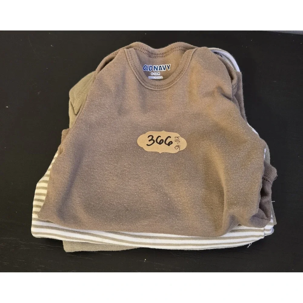 Old Navy Infant Boys (3)‎  Size 6-12 Months Long Sleeve One Piece